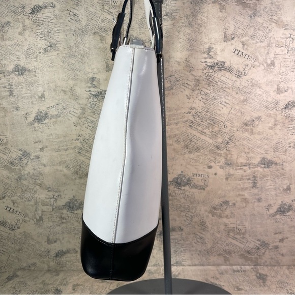 Frederic Paris Made in France, White and Black Leather tote bag - Picture 5 of 15